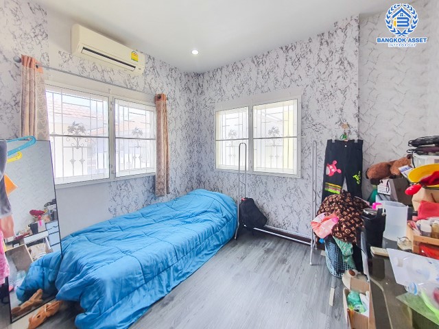 *****บ้านแฝดมือสอง ย่านบางแค ม.มณฑล8 เลียบคลองทวีวัฒนา เนื้อที่กว้างขวางมากถึง 44 ตร.ว. ฟังก์ชัน 3 ห้องนอน 3 ห้องน้ำ ที่จอดรถ 3 คัน บ้านกว้าง พื้นที่ใช้สอยเยอะ เชื่อมต่อทุกการเดินทางทั้ง ถนนเพชกษม, ถนนพุทธมณฑลสาย3, ถนนกาญจนาภิเษก ใกล้เดอะมอลล์บางแค และรถไฟฟ้าสายสีน้ำเงิน "สถานีหลักสอง"...